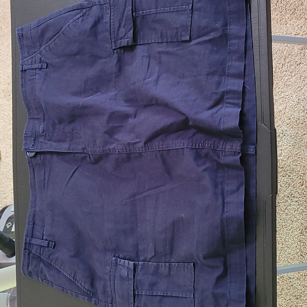 Navy Skort w side pockets